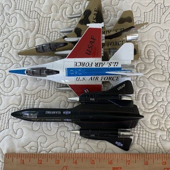 Set of 3 Planes Die-cast Metal U.S. Air Force F-16 Airplanes (2) + Blackbird - Picture 14 of 16